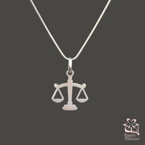 Collar de plata abogada
