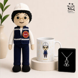 Set para Ingeniero Personalizado – Muñeco Tejido, Collar y Taza